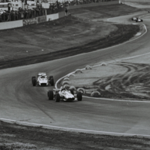 Dan et Jim ont pris une belle avance sur le reste des concurents !
 © The Henri Ford II